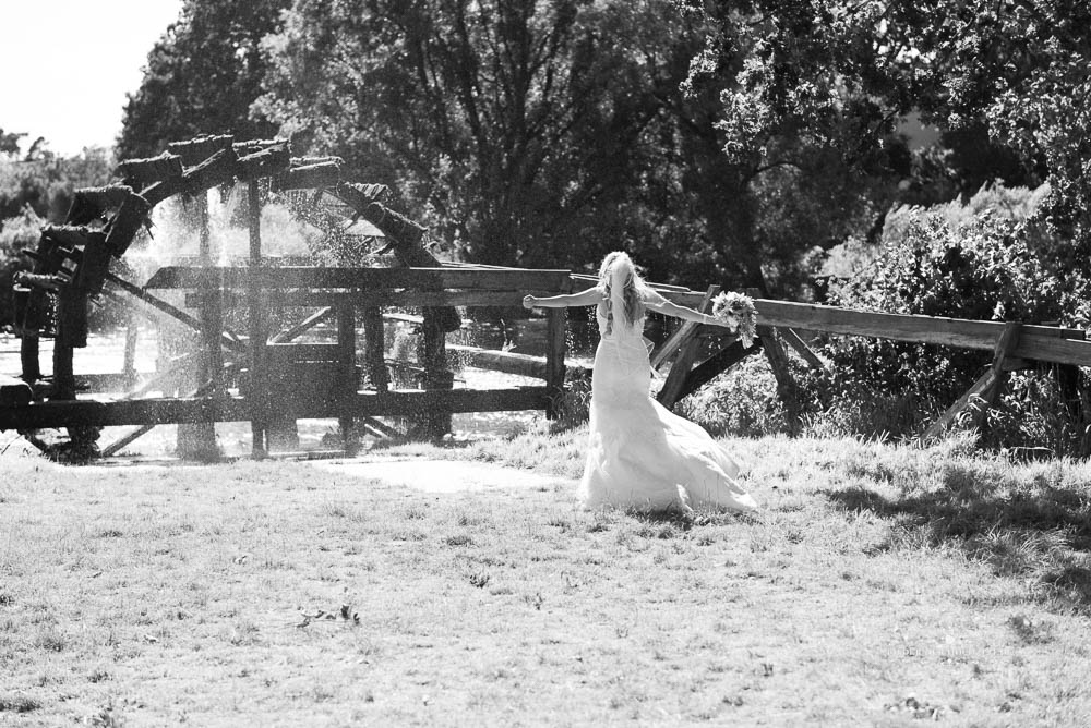 Braut am Wasserrad